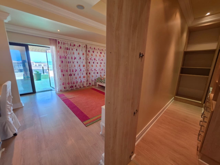 6 Bedroom Property for Sale in Myoli Beach Western Cape